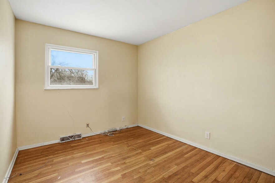 Building Photo - 704 Carlsbad Rd