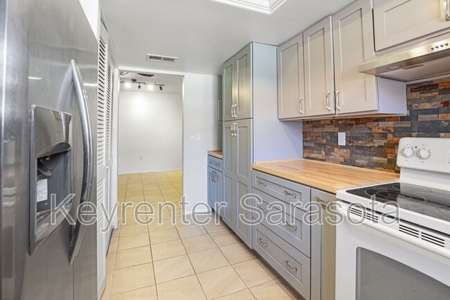 Building Photo - 1403 56th St W