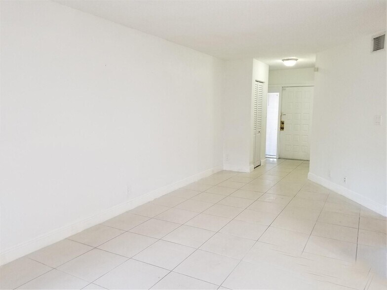 Building Photo - 9521 SW 138th Pl