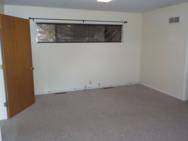 Bedroom - 101 S Bunker Hill Dr