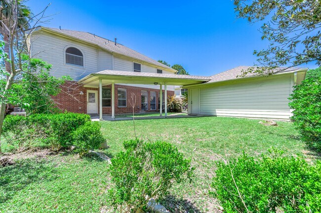 Building Photo - 7902 Feather Springs Dr