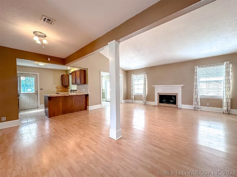 Building Photo - 2906 W 63rd St S