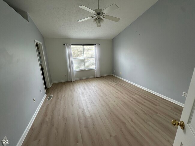 Building Photo - 6932 Thousand Oaks Ln