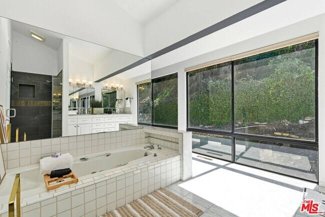 Building Photo - 2350 Benedict Canyon Drive