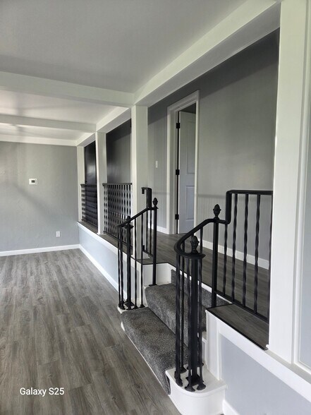 Building Photo - 2612 Graceland Rd