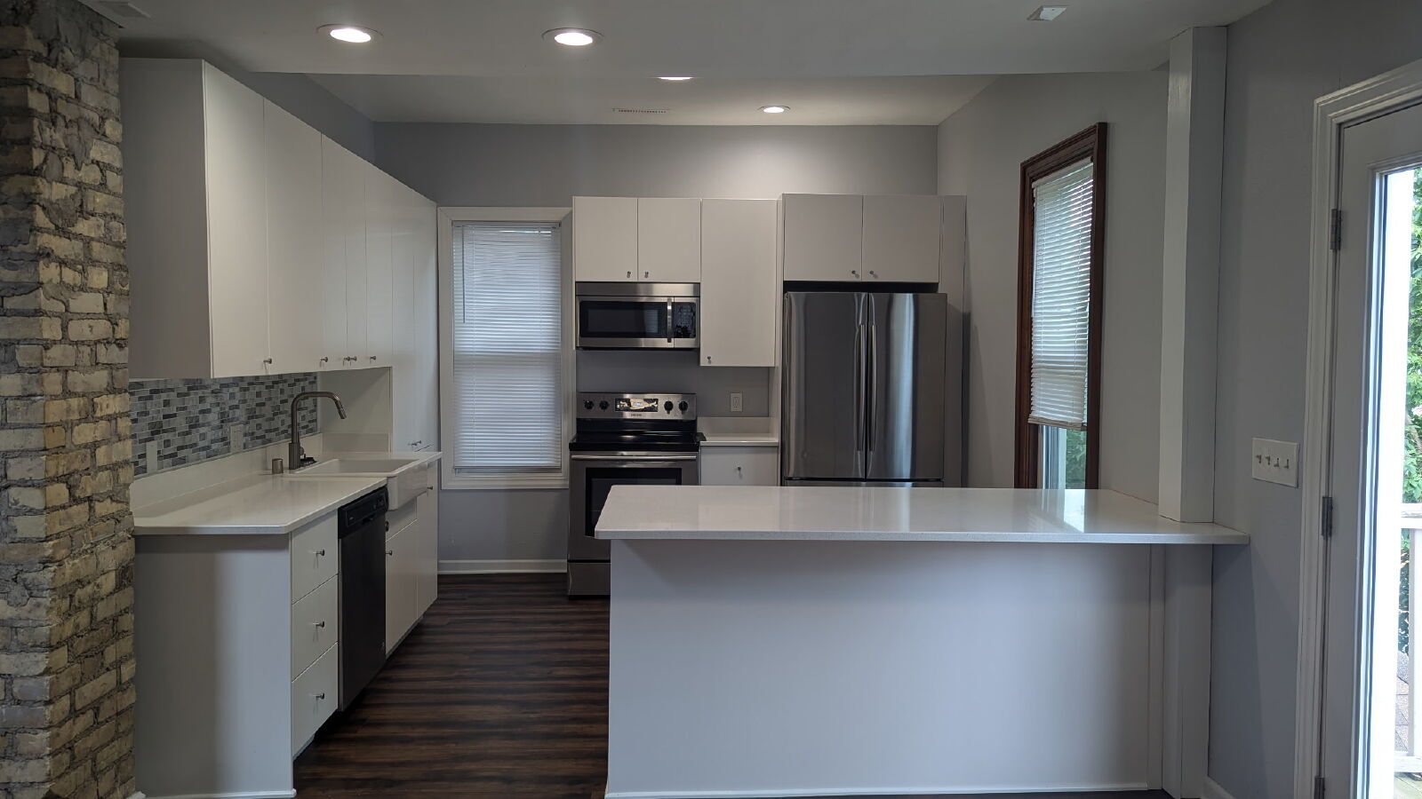 Building Photo - 1908 E Webster Pl