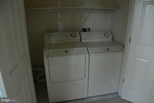 Building Photo - 5302 Chieftain Cir