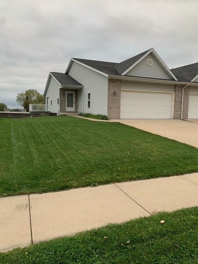Primary Photo - Lexington Duplex