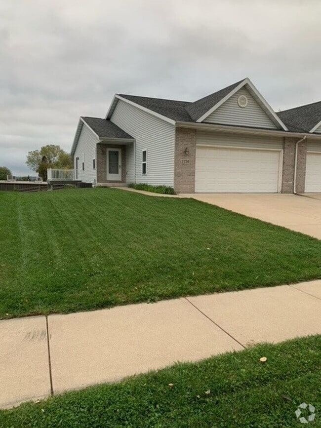 Building Photo - Lexington Duplex