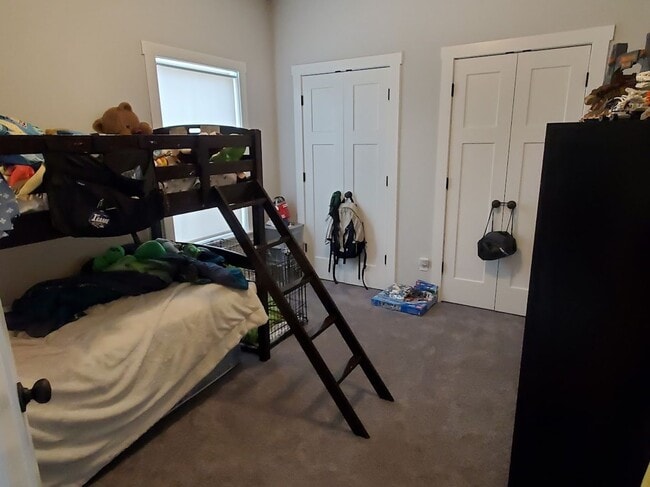 Building Photo - Beautiful 4-bedroom, 2.5- bath home with b...