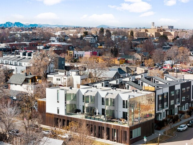 Building Photo - Modern 3BD, 4BA LoHi Townhome with Large Balcony and 2-Car Garage