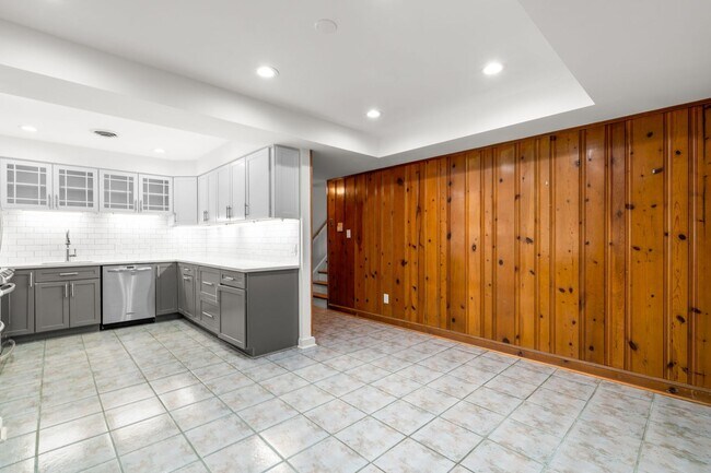 Building Photo - 3 Bed 2 Bath - Takoma Park Split Level - 1...