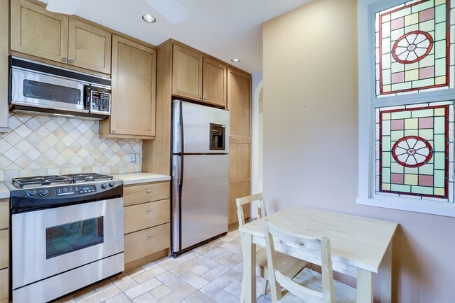 Building Photo - 1512 Swann St NW