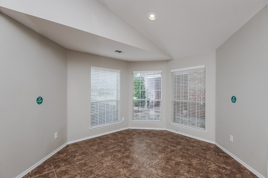 Building Photo - 5832 Melanie Dr