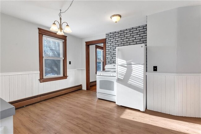 Building Photo - 19 Sherwood Ave