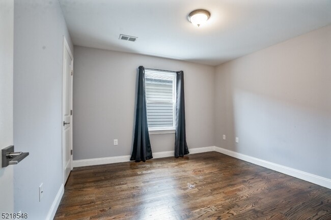 Building Photo - 414 S 16th St