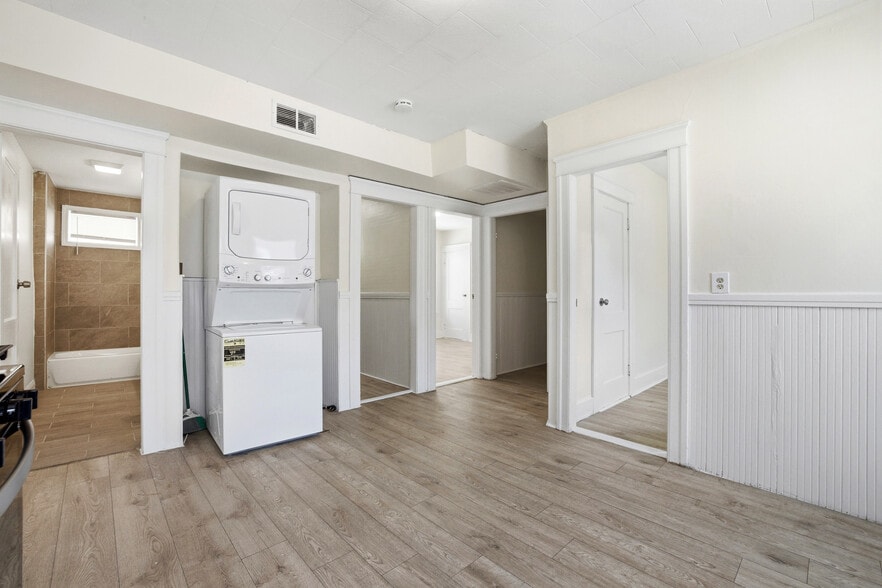 Building Photo - 12 Hillside St