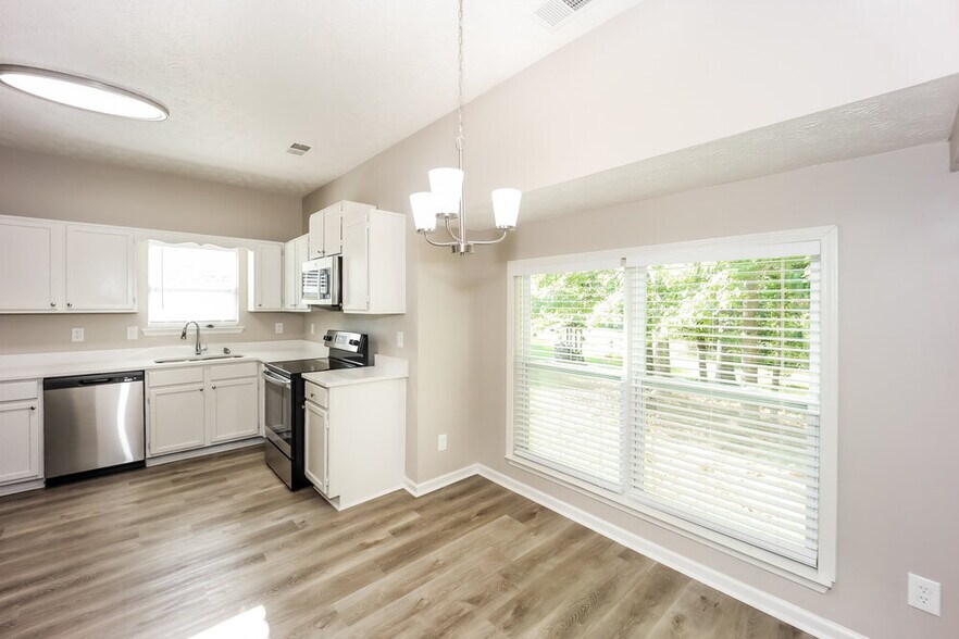 Building Photo - 821 River Mist Dr