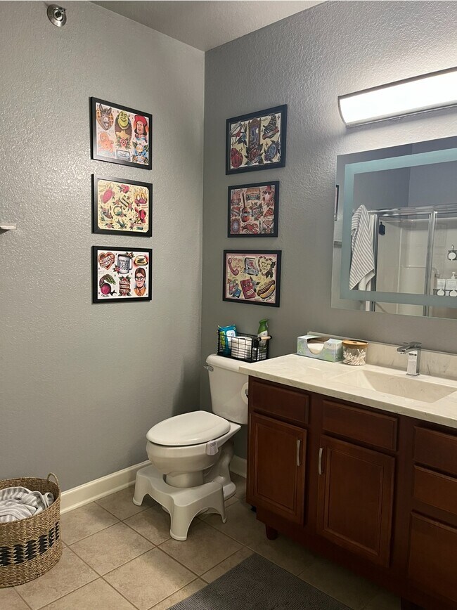 Building Photo - 4130 S Lake Dr