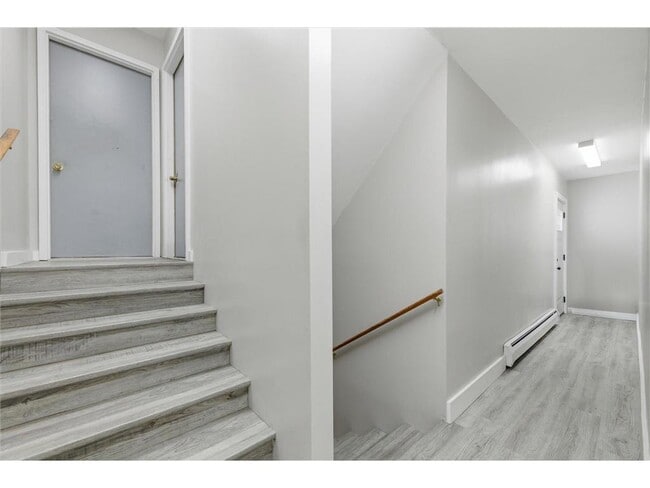Building Photo - 226 3rd Ave S