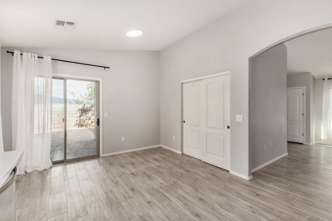 Building Photo - 8431 S Egyptian Dr