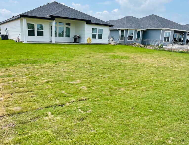 Building Photo - 113 Torrey Pines Rd