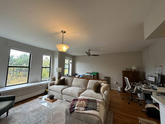 Building Photo - 191 Richards St