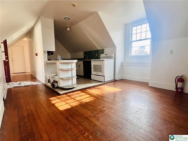 Building Photo - 226 N 13th St