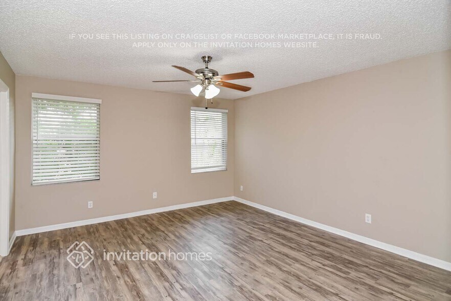 Building Photo - 450 SW 182nd Way