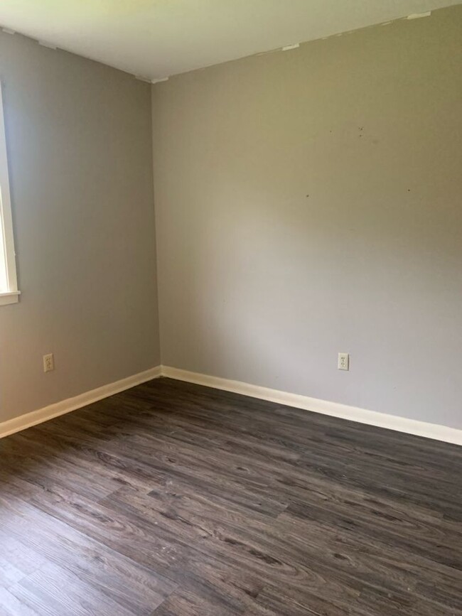 Building Photo - Monthly Paid Rent