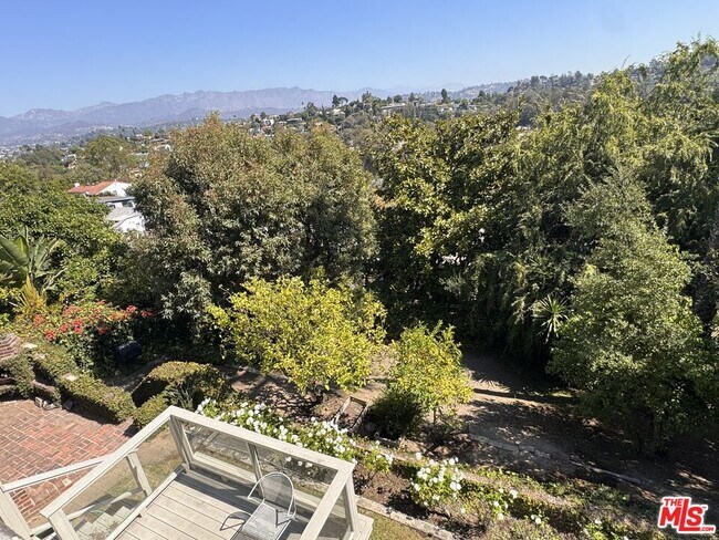 Building Photo - 2258 Moreno Dr