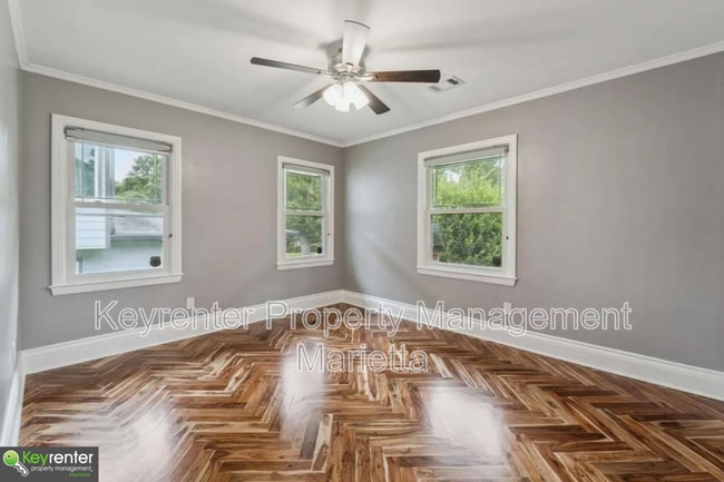 Building Photo - 2274 Edgemore Dr SE