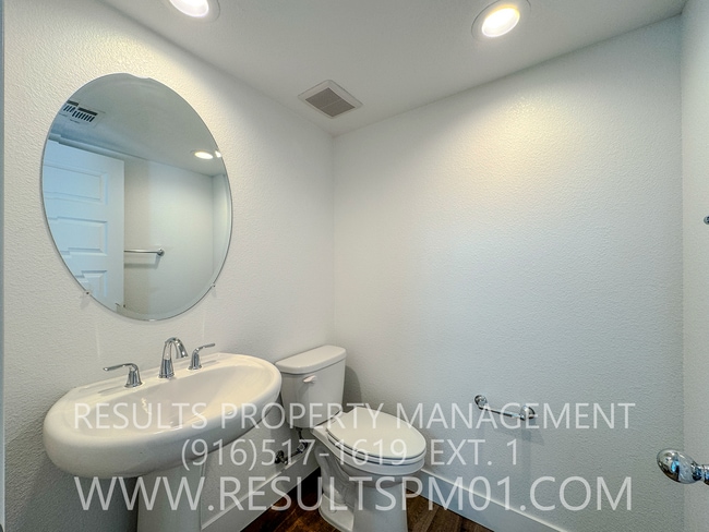 Building Photo - Beautiful 4 Bedroom Home in McKinley Villa...