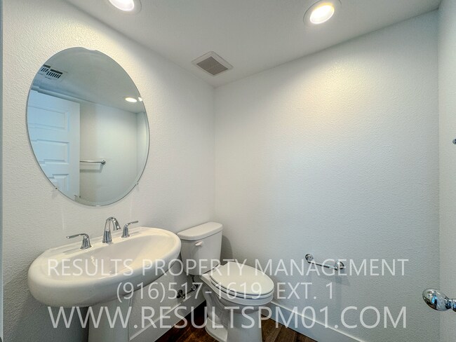 Building Photo - Spacious 4 Bedroom Home in McKinley Village Community