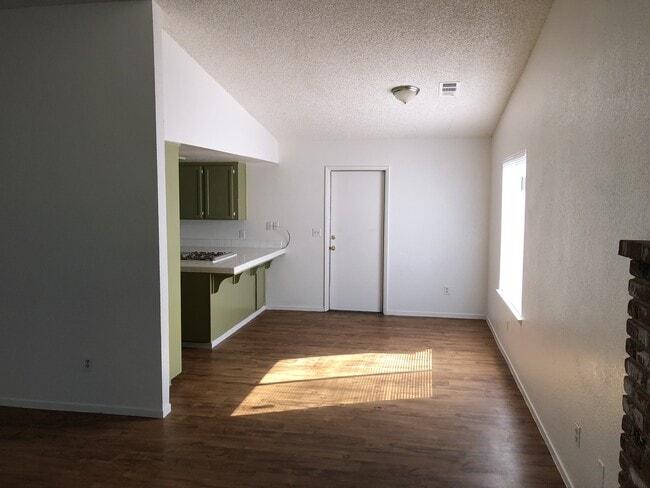 Building Photo - 1715 E Mary Ave