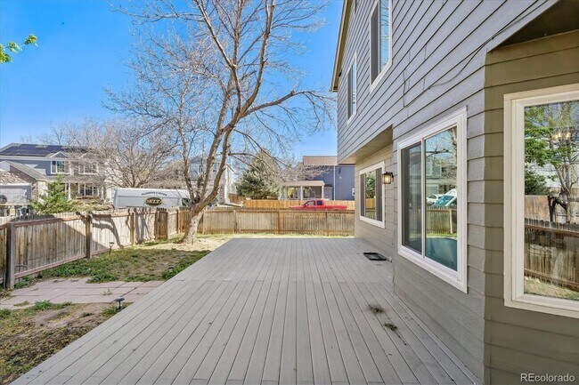 Building Photo - 5247 E Hamilton Ave