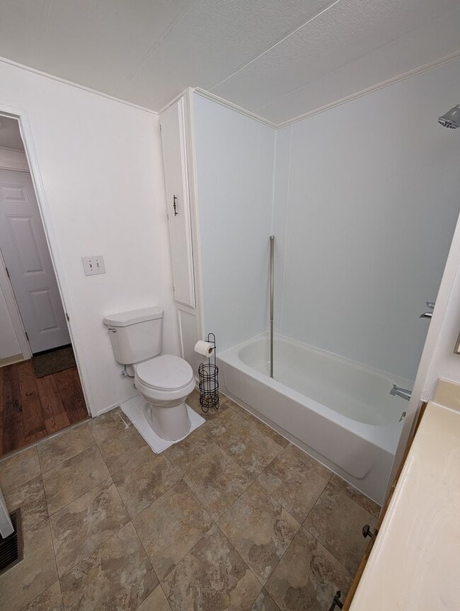 Building Photo - 2 Bedroom 1 Bath House with Detached Garage/Workshop