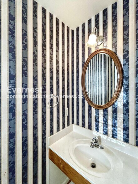 Building Photo - 16321 Taconic Cir