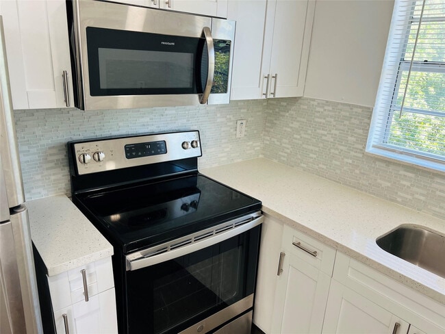 Building Photo - 1301 N 12th Ct