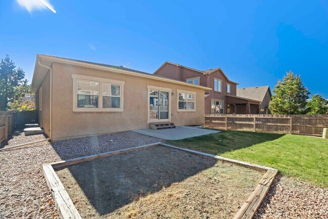 Building Photo - Ranch Style 4 Bedroom Home in Cordera...sh...