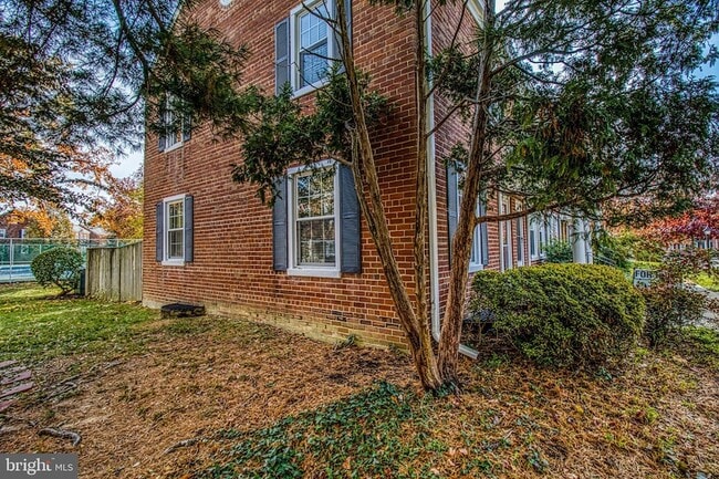 Building Photo - 4638 30th Rd S