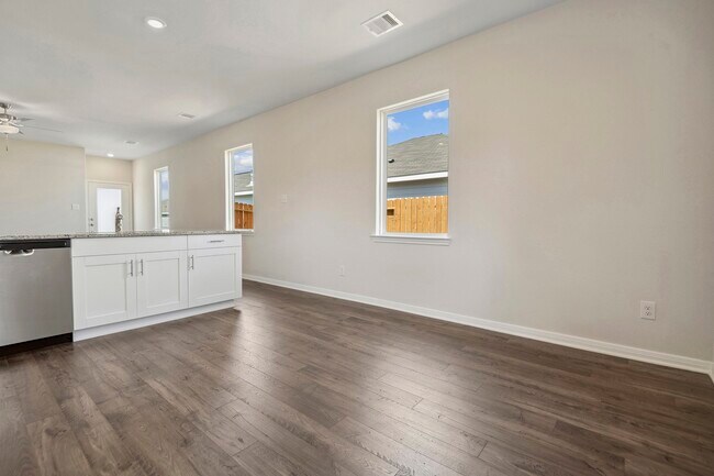 Building Photo - 15858 Berry Hl Dr