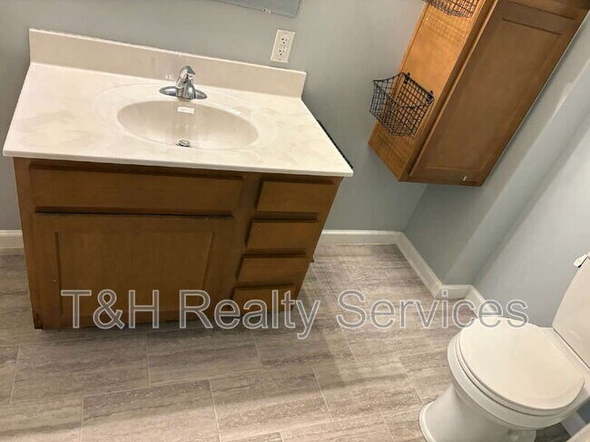 Building Photo - 409 W Washington St