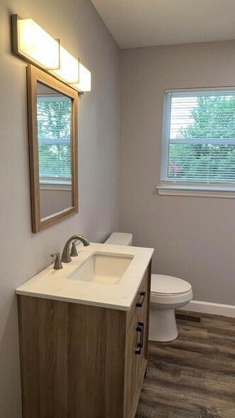 Building Photo - 3524 Woodridge Dr SE