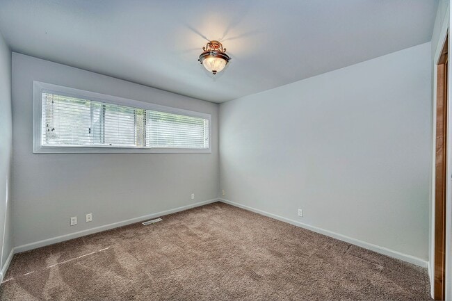Building Photo - Bothell Rambler
