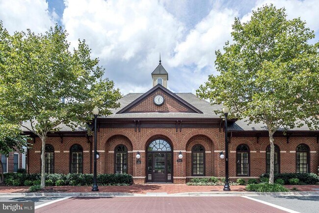 Building Photo - 705 Lyles Ln