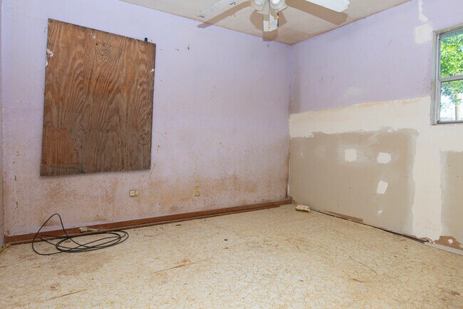 Building Photo - 407 Nugier Ave