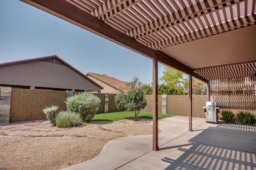 Rear Yard w/Artificial Turf - 6875 W Harrison St