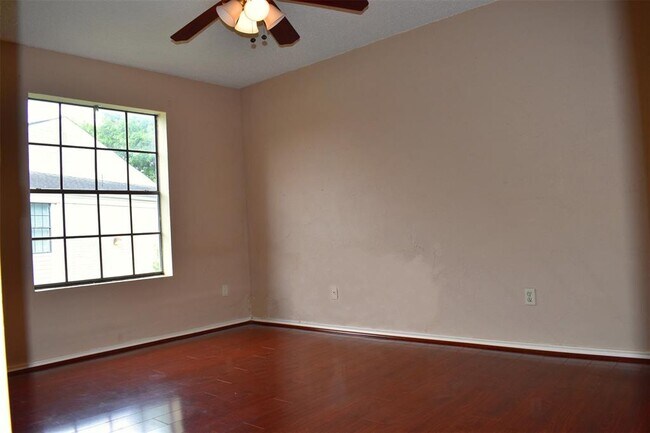 Building Photo - 2750 Holly Hall St