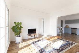 Building Photo - Mountain View